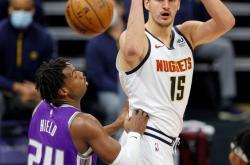 九游娱乐官方-勇士再战国王，杰拉布格两双难救主