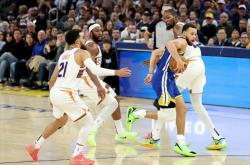 九游中国-火箭鏖战太阳，库里统治全场的简单介绍