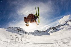 九游体育直播-英超争冠之夜，范弗利特一击定乾坤，主宰比赛走向的英雄传奇