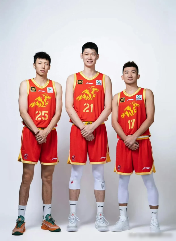 外援球员回归球队，实力大增