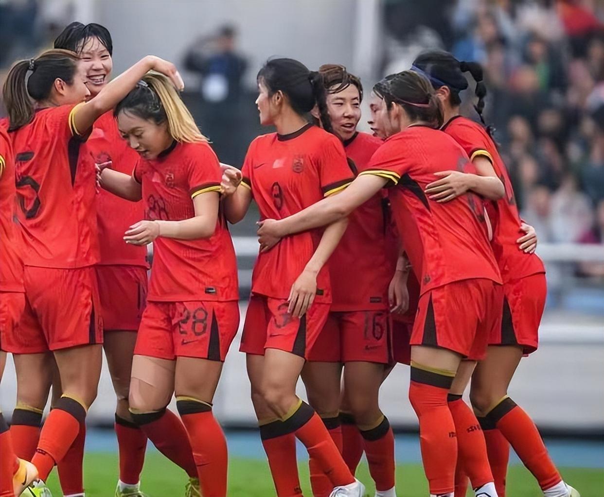 委内瑞拉女足队员场上风采赢得球迷喝彩