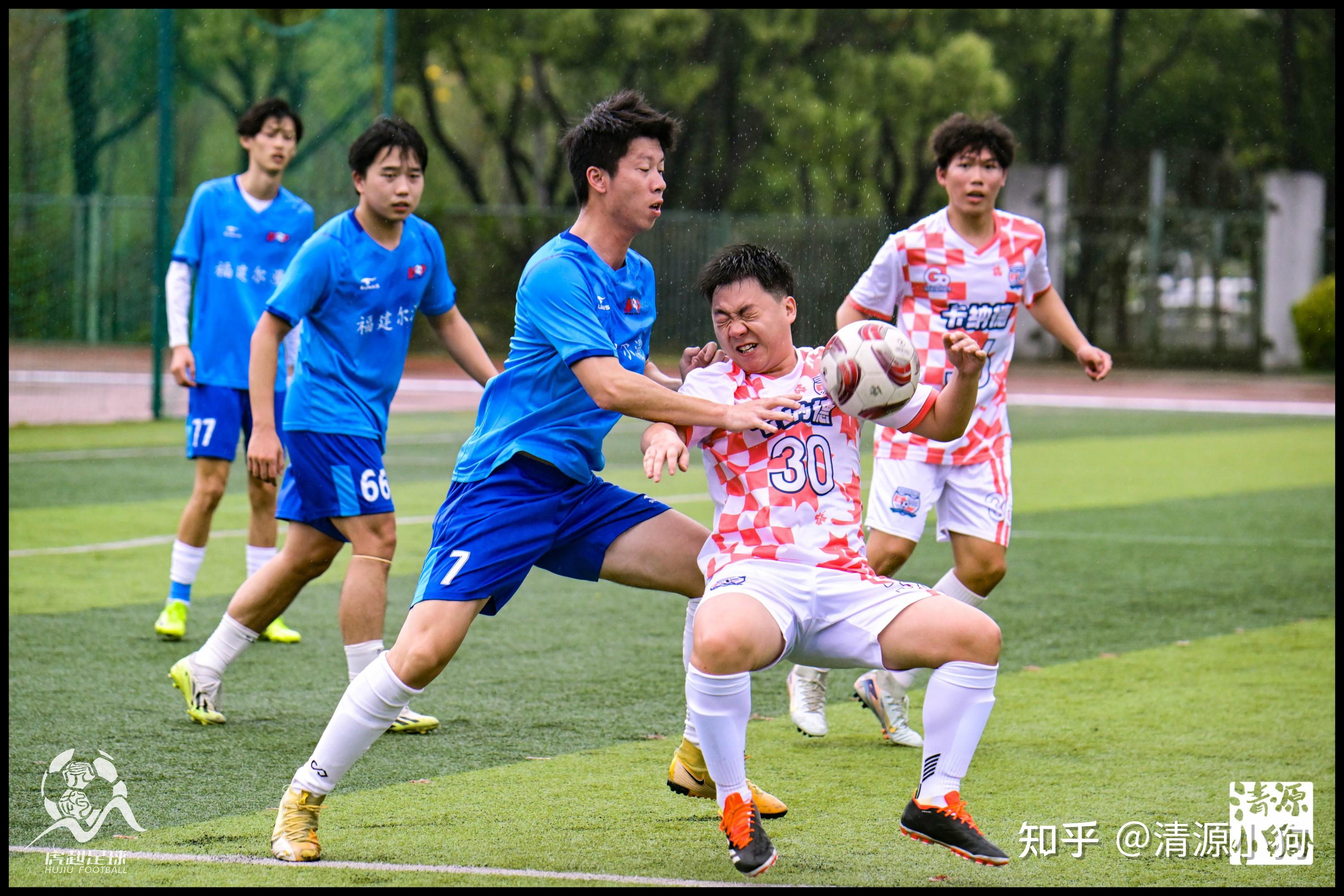 国内足球联赛节奏明快，球队演绎精彩战术