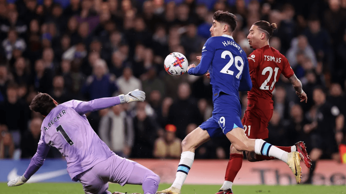 足坛豪门对决！西珲两队挑战冠军之路