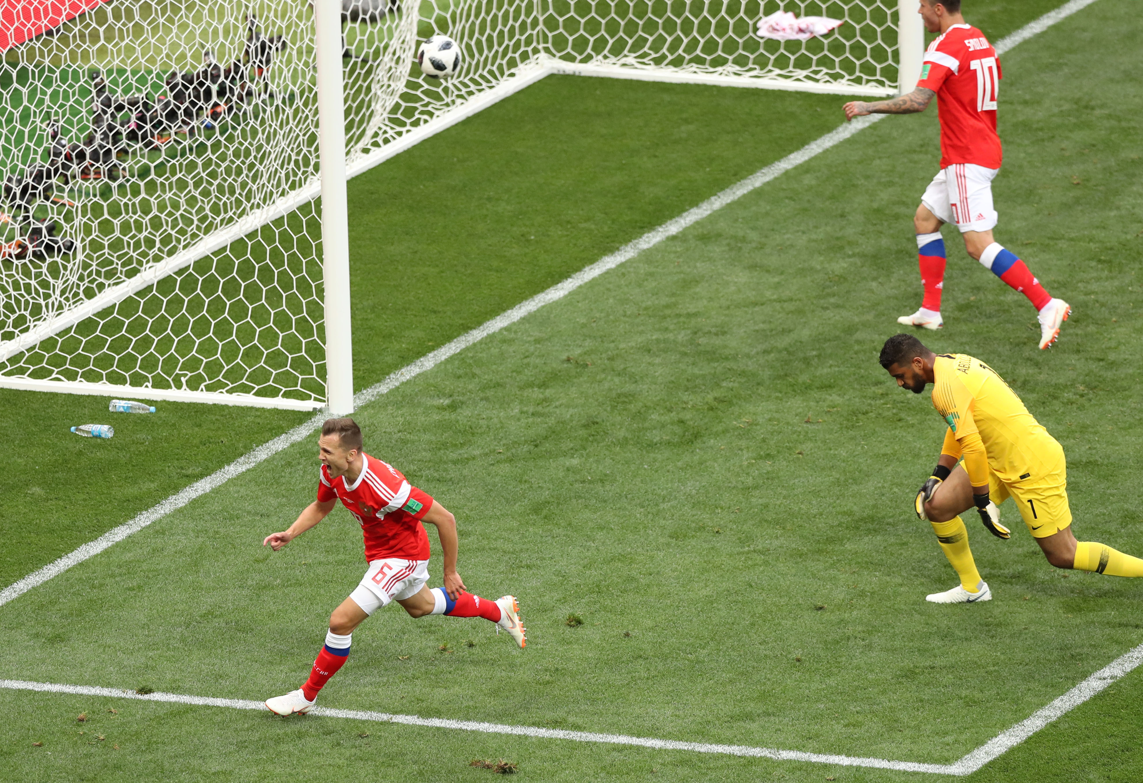 足球赛场上的精彩瞬间，不容错过！