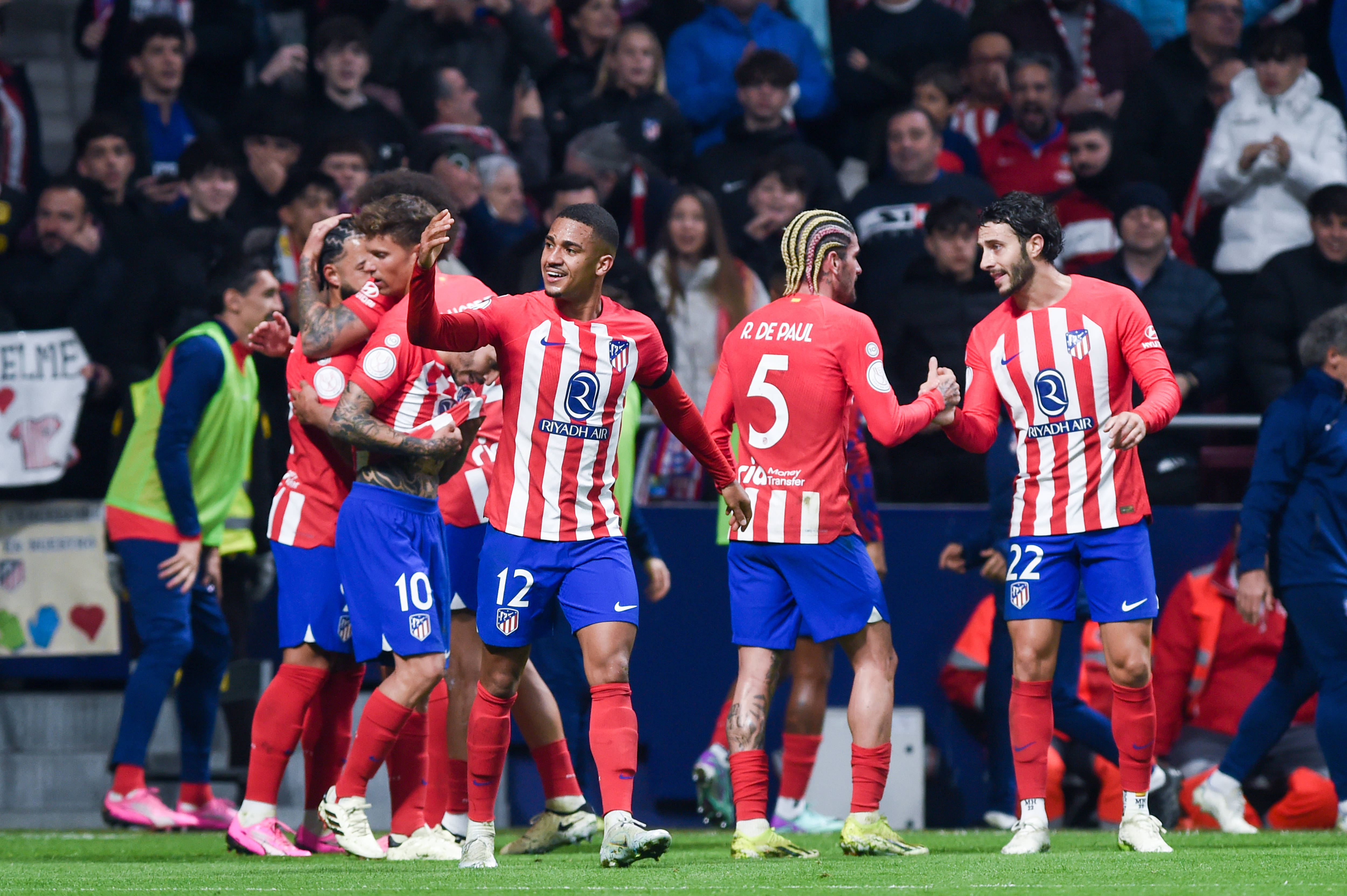 塞维利亚主场胜出，继续保持不败战绩