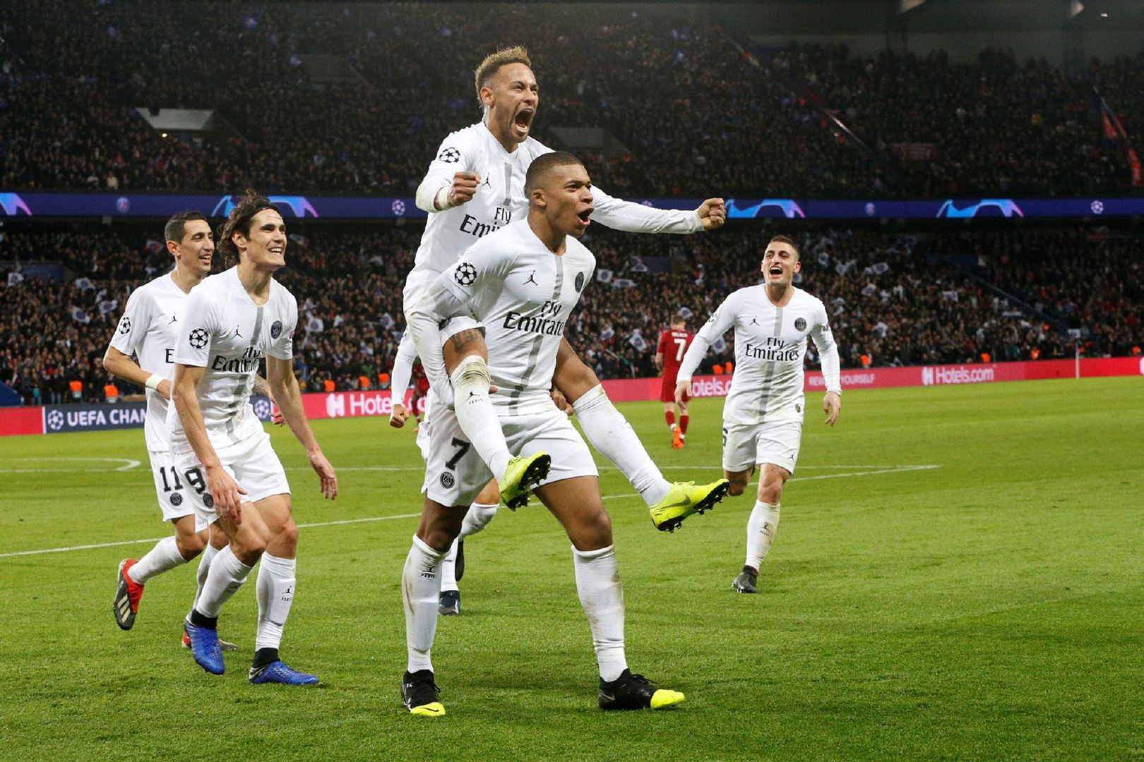 西巴亚联队超常发挥,演绎悬念的16强之路 西巴亚联队超常发挥,演绎悬念的16强之路