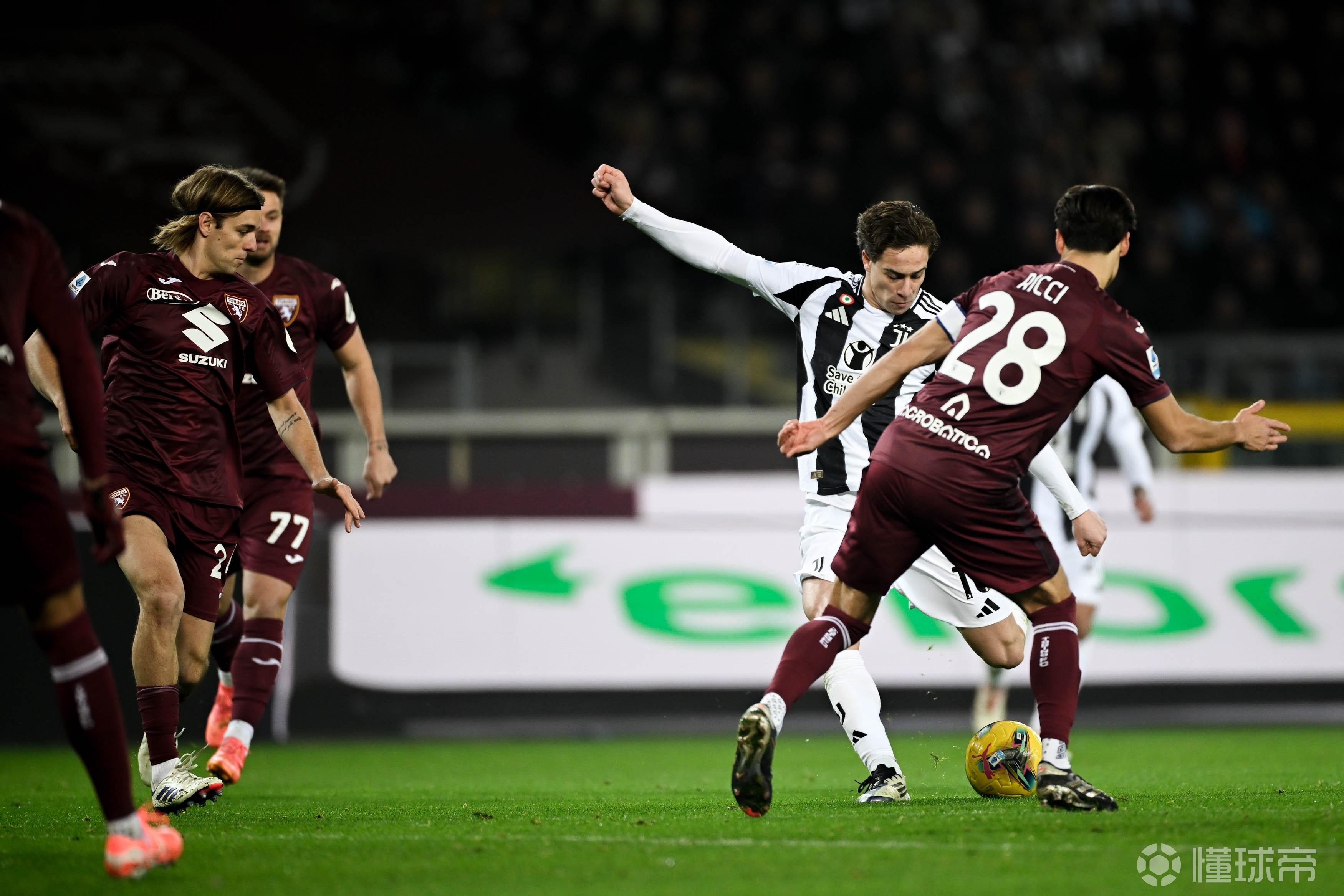 都灵尤文图斯队遭遇艰难，客场不敌对手的简单介绍