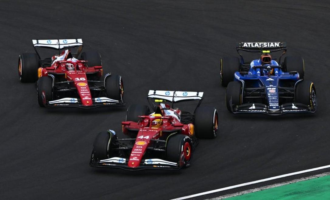 关于梅赛德斯力克迈凯伦，诺里斯点燃赛场的信息