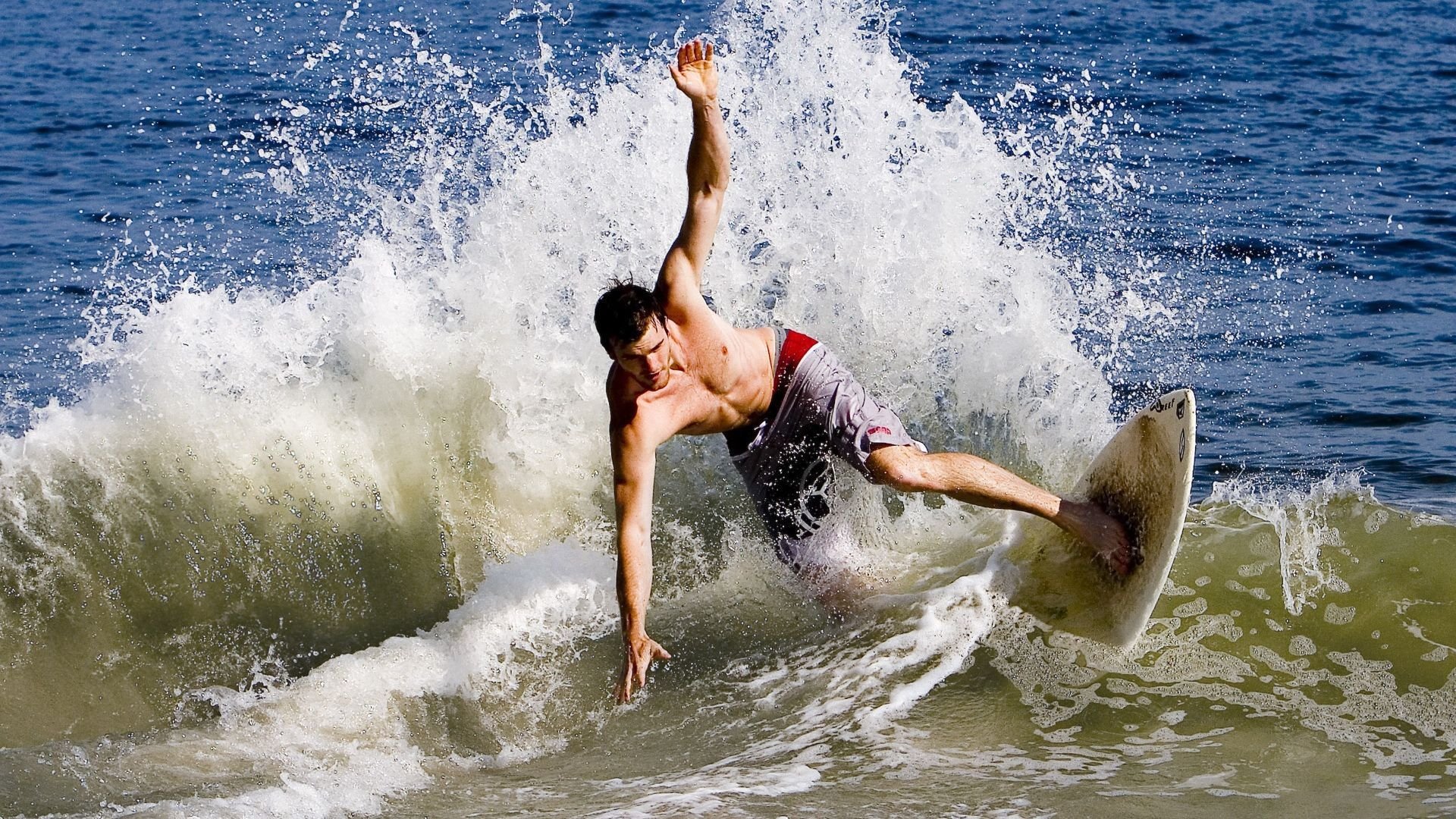 收割与杀伤,当团队胜利遇见个人英雄主义的双重风暴