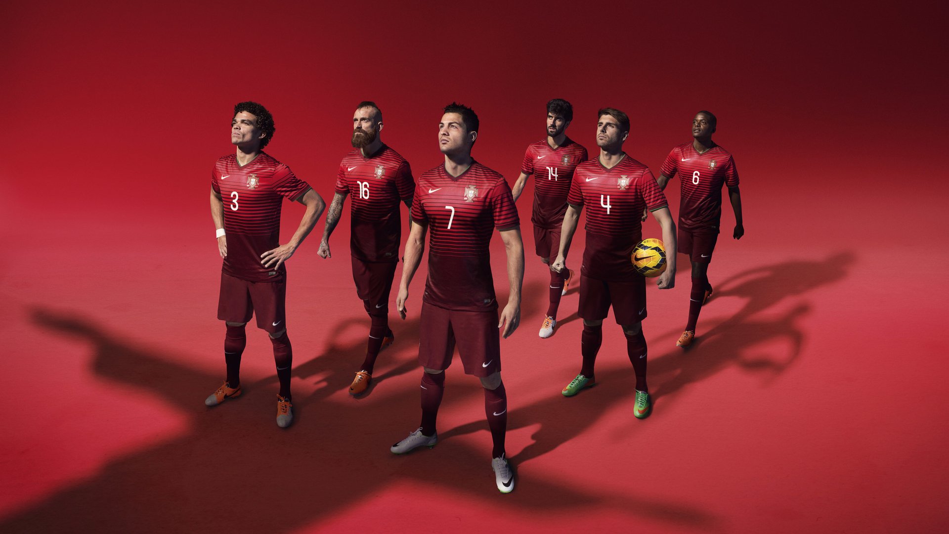 欧冠淘汰赛之夜，奥斯梅恩上演足球的暴力美学